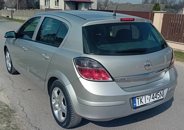 Opel Astra cena 15900 przebieg: 190000, rok produkcji 2007 z Tarnów małe 742